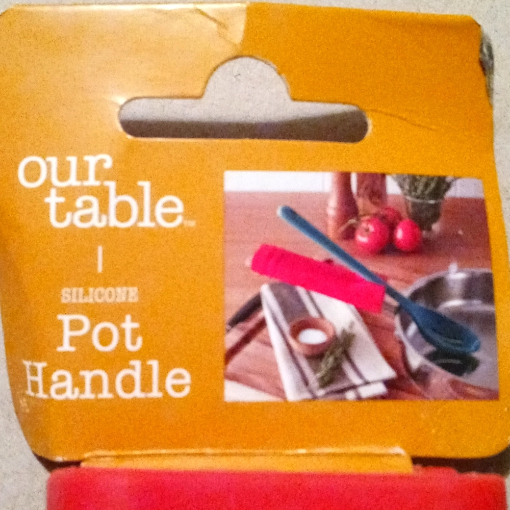🆕 Silicone Pot Handle holder @ COLOR: ReD By: "OUR TABLE" GREAT BUY